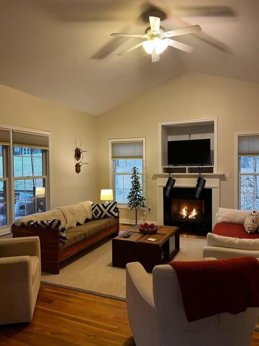 Cozy Cabin W/ Indoor Fireplace & Tranquil Views Лурей Экстерьер фото